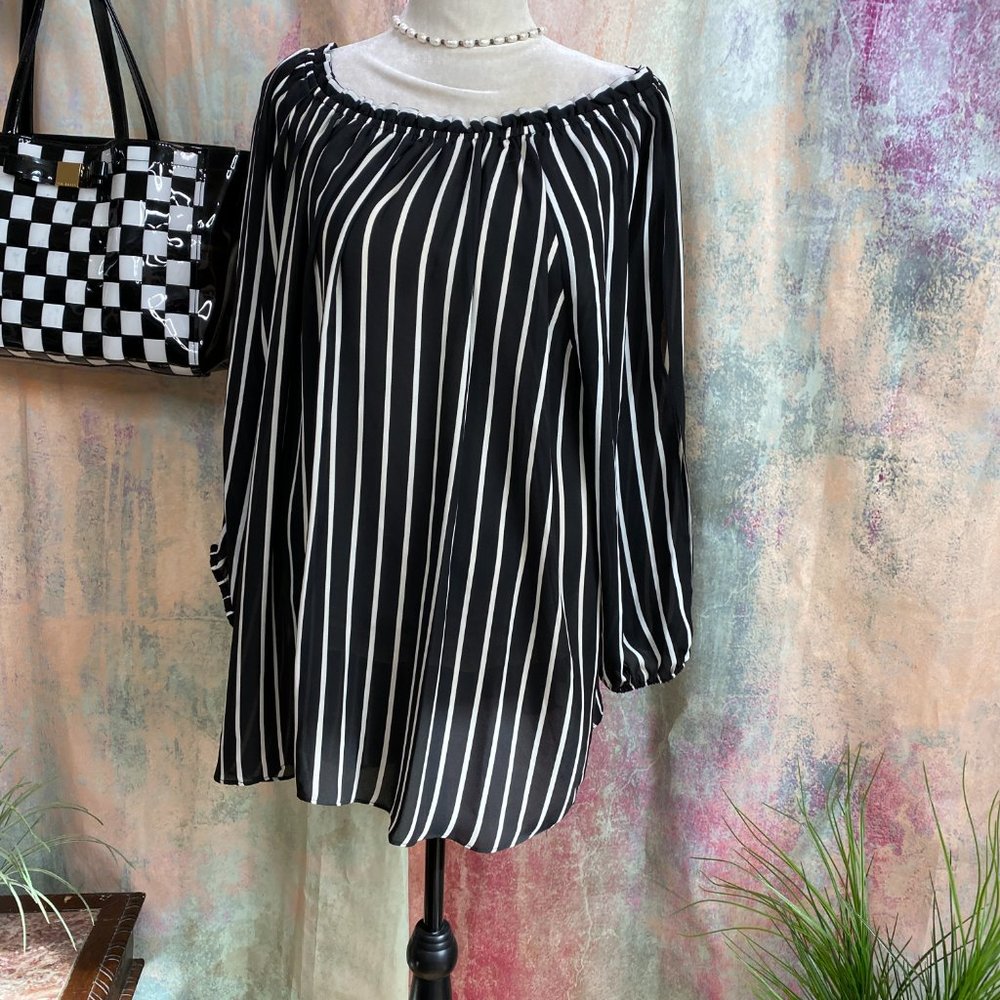 📌Violet & Claire Striped Carmen Style Blouse with 3/4 cold shoulder Sleeves - Picture 2 of 12